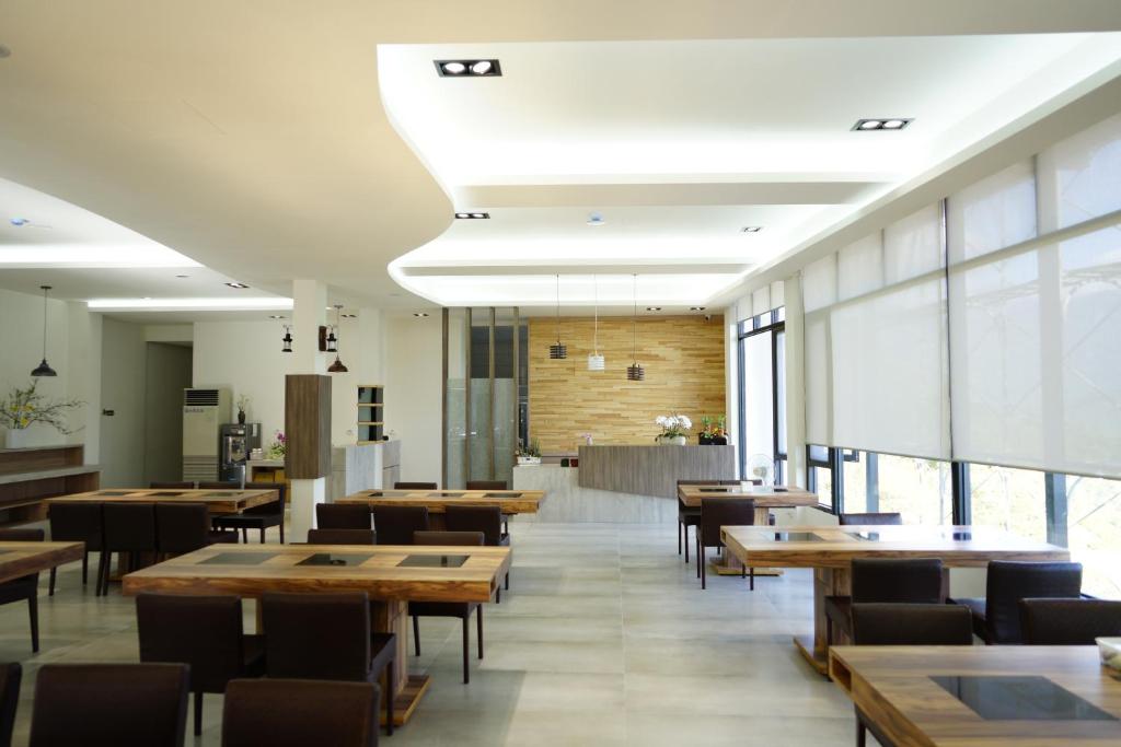Restaurace v ubytování 清境依山舞林民宿