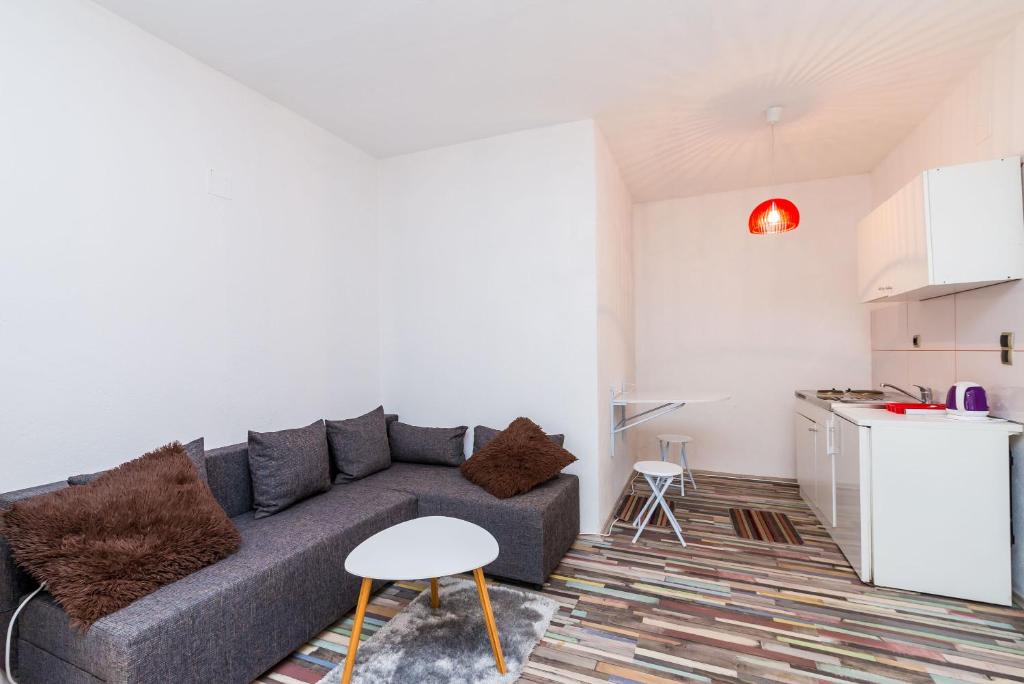 Kuchyňa alebo kuchynka v ubytovaní Apartments Sany