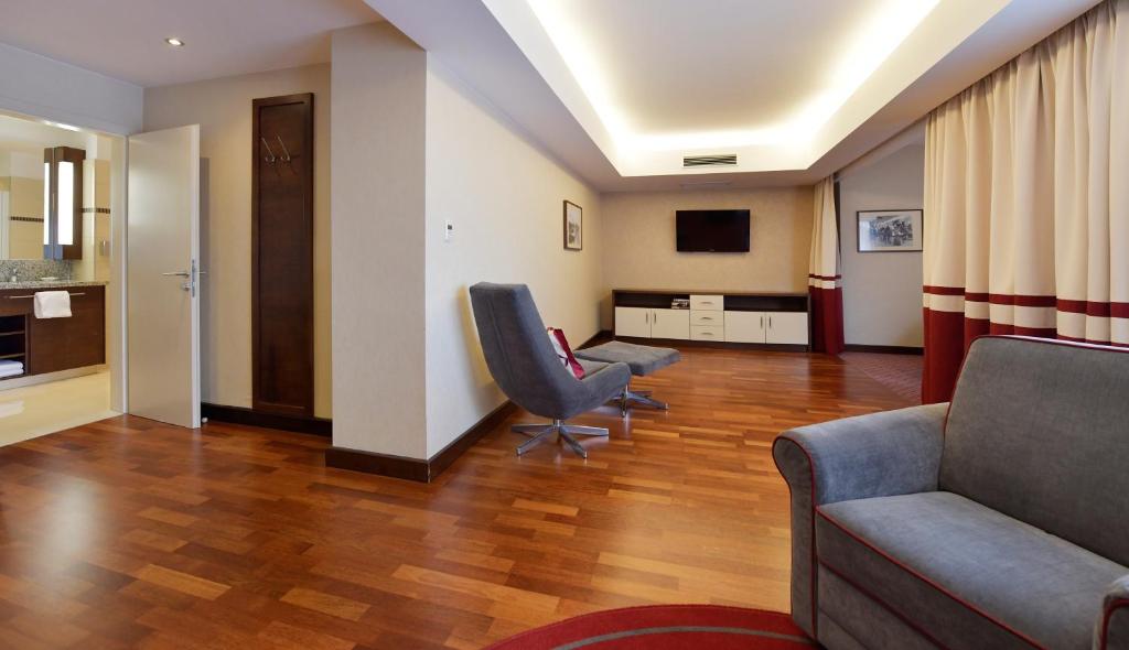 TV a/nebo společenská místnost v ubytování Seehotel Rust