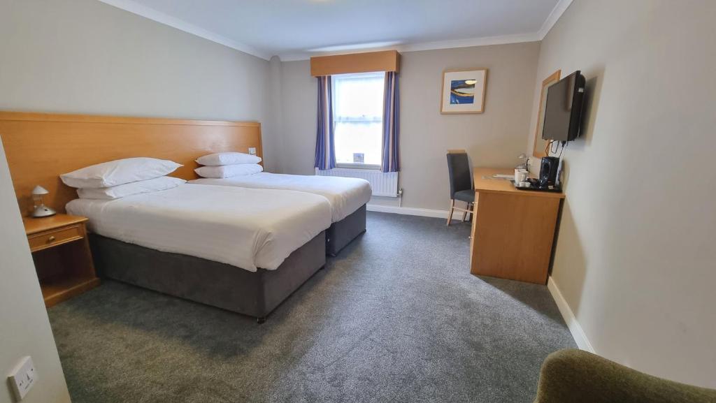 Burn Hall Hotel - 