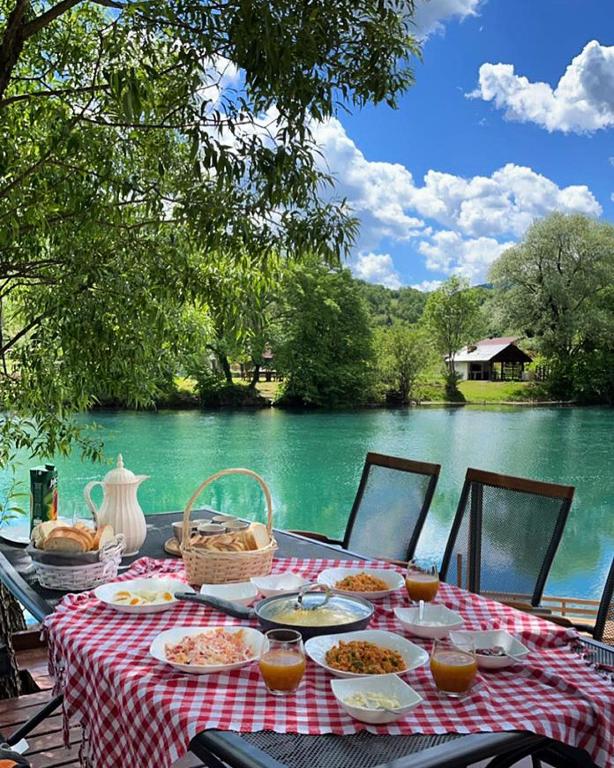 River Luxury House - Three-Bedroom Villa