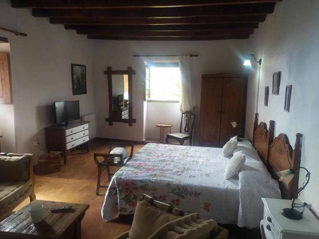 TV a/nebo společenská místnost v ubytování Casa Rural Amapola