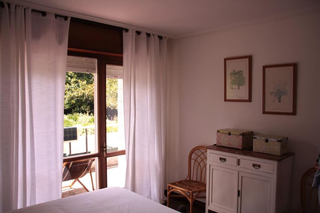 A bed or beds in a room at Perfect Chalet for Beach Lovers and Golfers