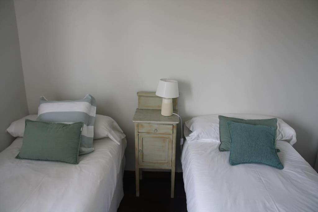 A bed or beds in a room at Perfect Chalet for Beach Lovers and Golfers