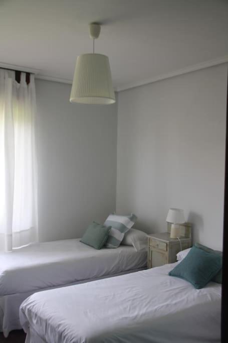 A bed or beds in a room at Perfect Chalet for Beach Lovers and Golfers