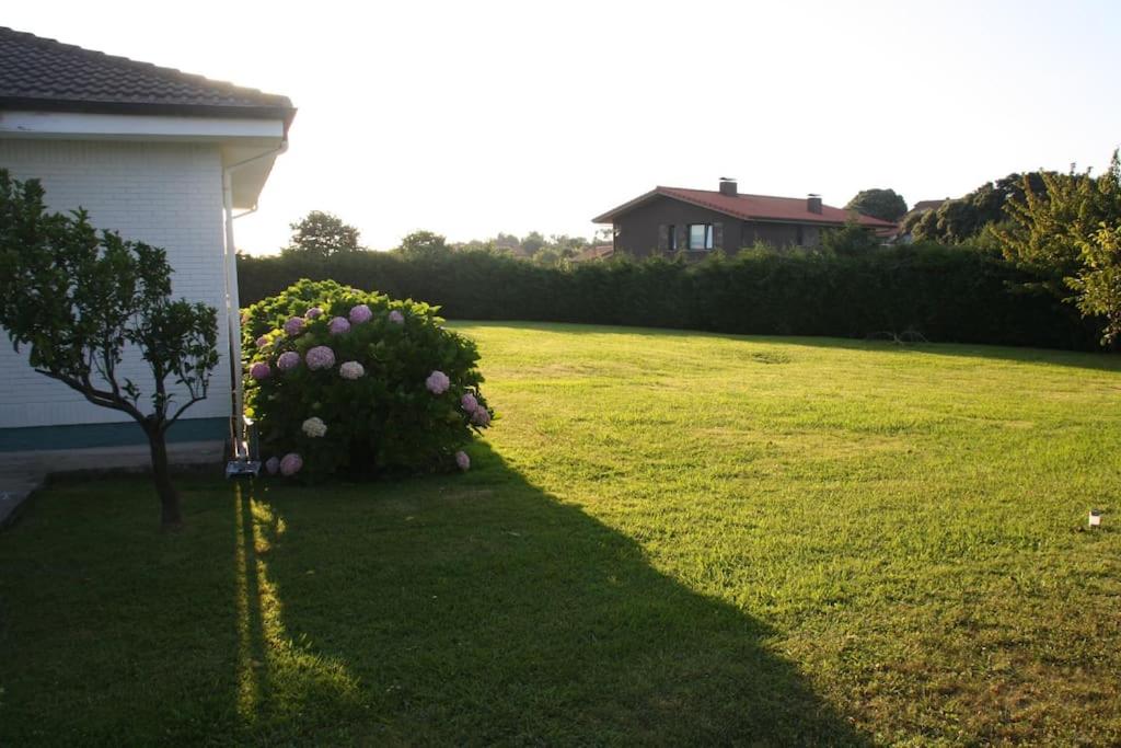 A garden outside Perfect Chalet for Beach Lovers and Golfers