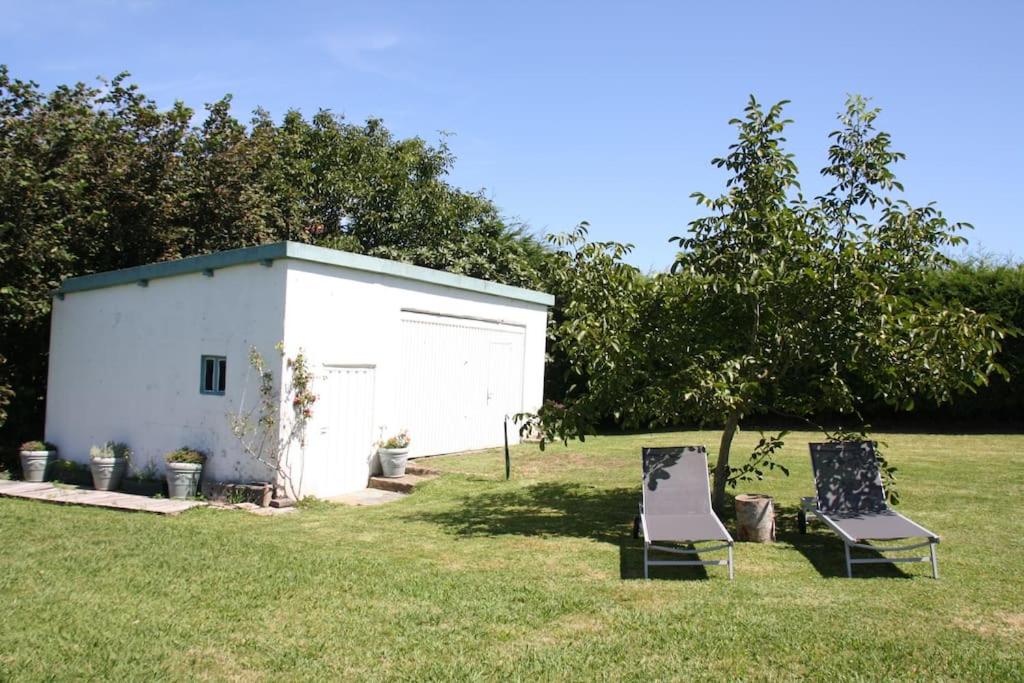 A garden outside Perfect Chalet for Beach Lovers and Golfers