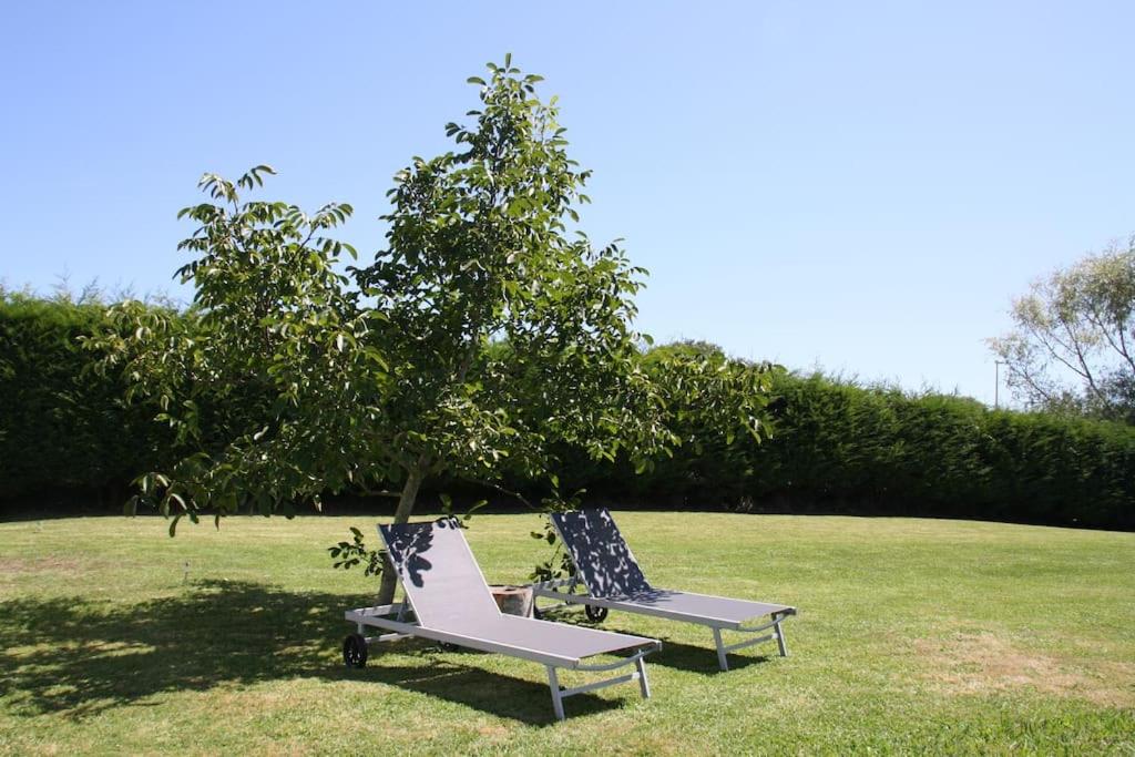 A garden outside Perfect Chalet for Beach Lovers and Golfers