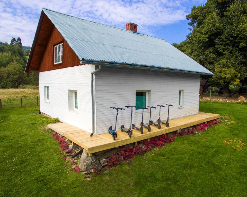 Vonkajšia záhrada v ubytovaní Domek w Górach na wyłączność
