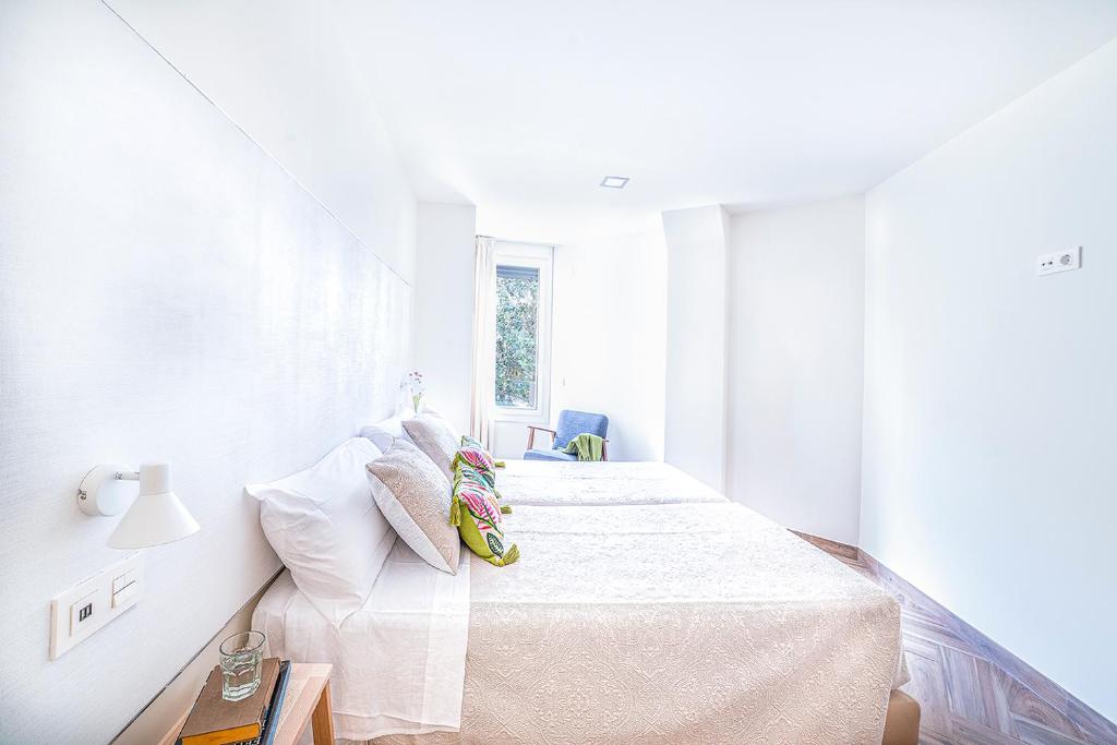 Magdalena Plaza, Seville – Updated 2023 Prices