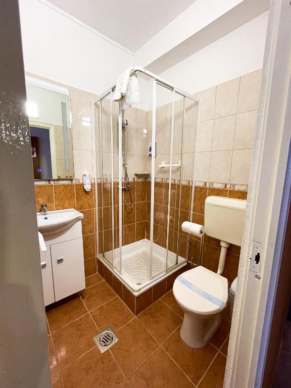 Kúpeľňa v ubytovaní Öreg-tó Hotel és Rendezvénytér