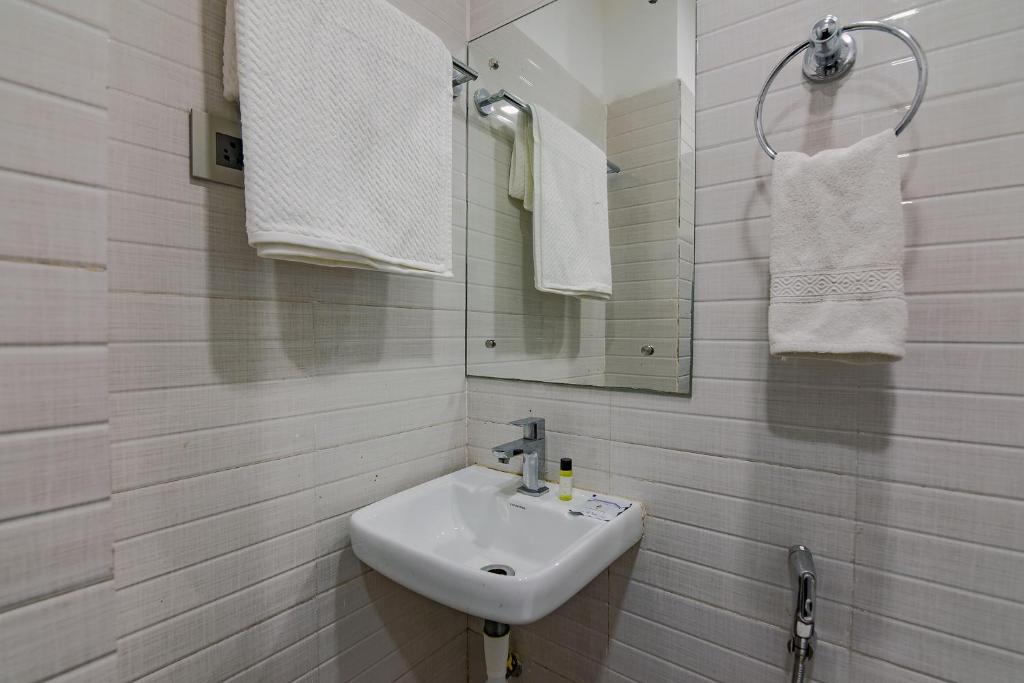 Koupelna v ubytování FabHotel Middleton Desire - Nr Niladri Vihar Square
