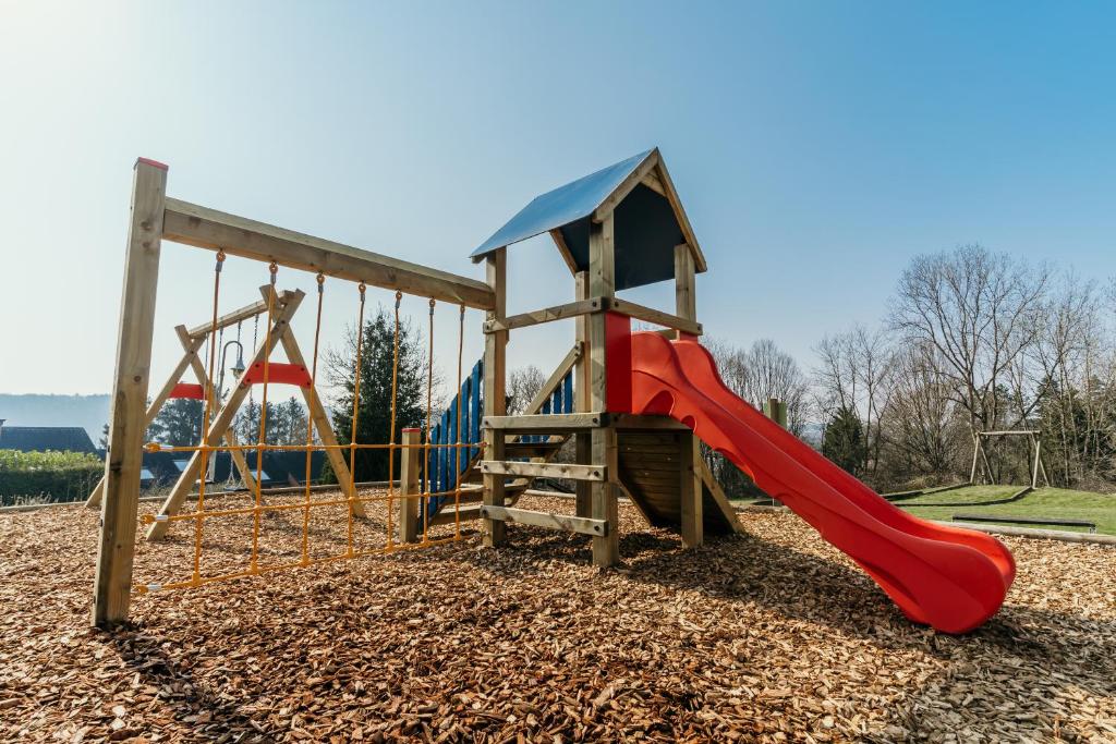 Herní místnost nebo prostor pro děti v ubytování Maisons de Vacances Azur en Ardenne