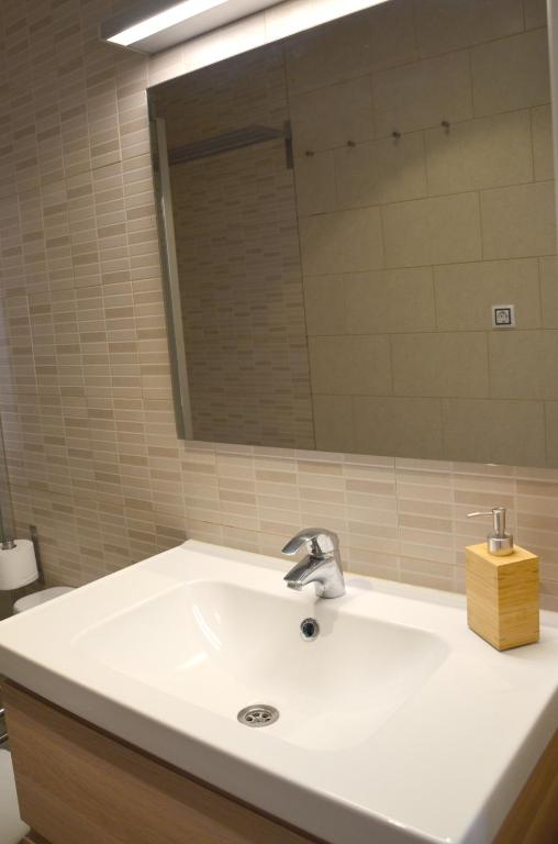 Claris Apartments - 10