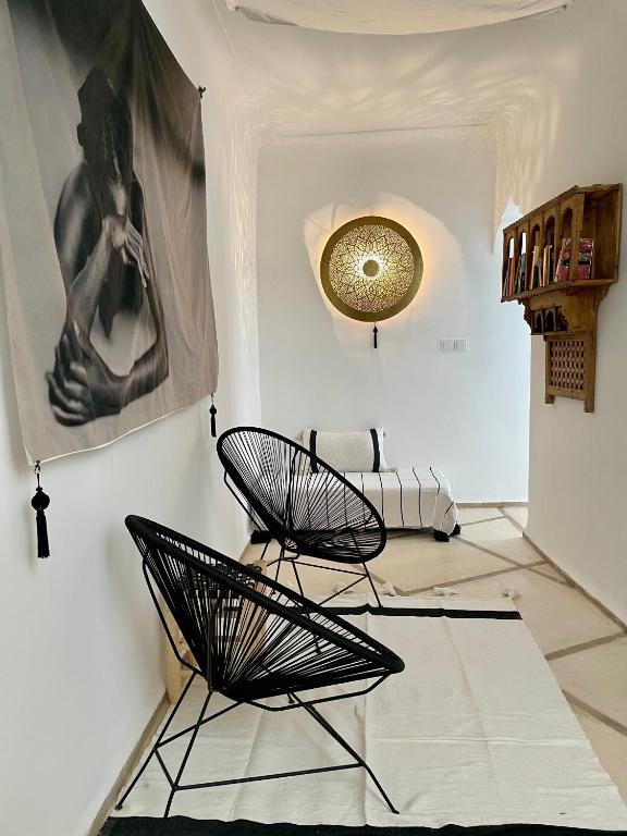 Un lugar para sentarse en RIAD MAGIE Boutique Hotel
