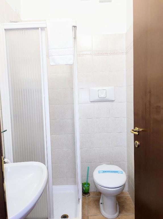 A bathroom at Hotel Nuovo Rondò