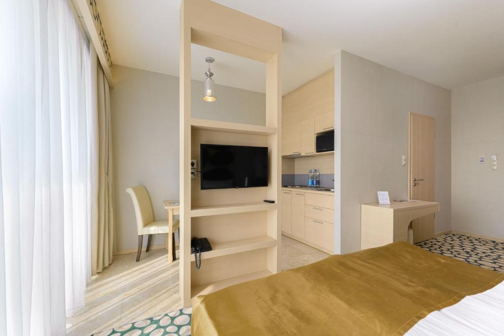 TV a/nebo společenská místnost v ubytování Hotel Aurum Family "A"