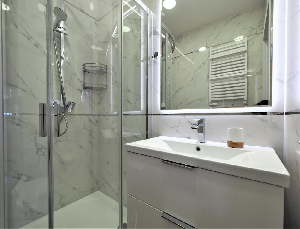 Kúpeľňa v ubytovaní VIP Apartamenty Modrzejewska Residence