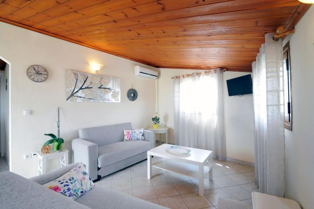 A seating area at Corfu Cosy Penthouse with a View