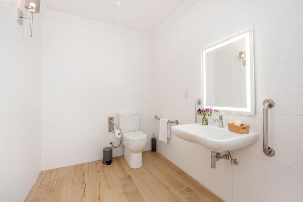 Georges Boutique Living - 12