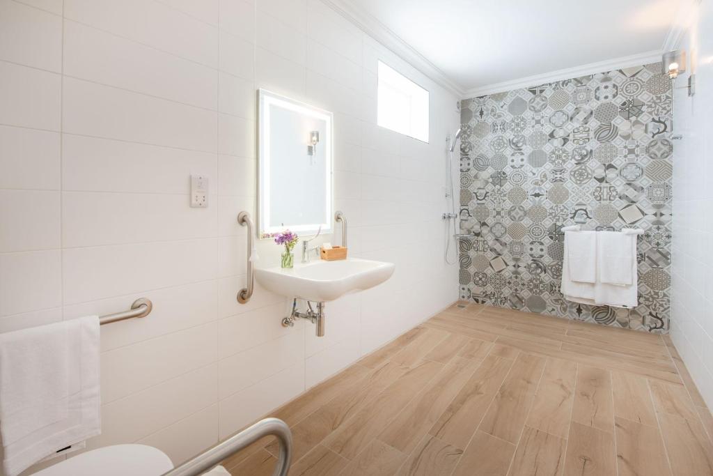 Georges Boutique Living - 11