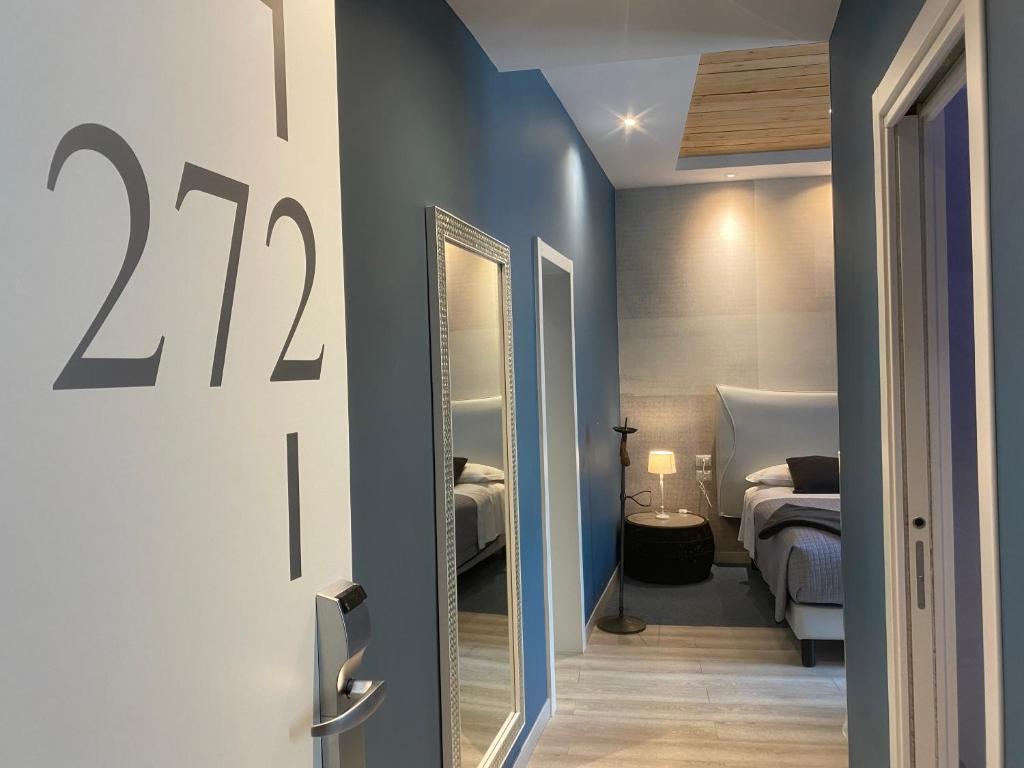 Postel nebo postele na pokoji v ubytování Residenze Romano Ristorante & SPA albergo diffuso - WHITE