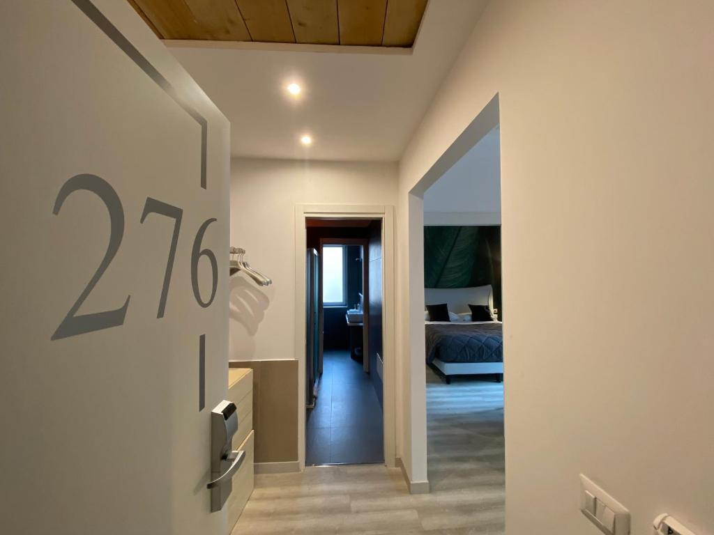 TV a/nebo společenská místnost v ubytování Residenze Romano Ristorante & SPA albergo diffuso - WHITE