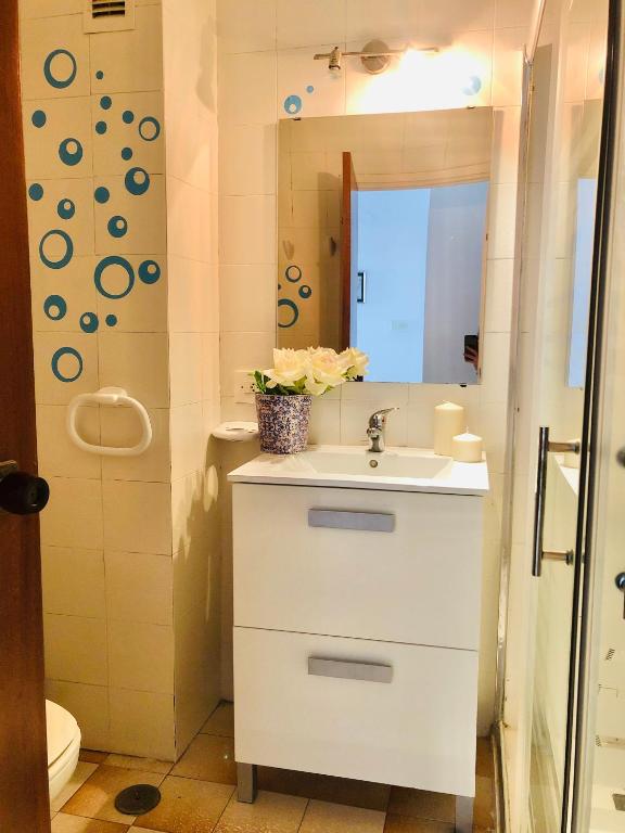 A bathroom at PLAYA DORADA I Séptimo