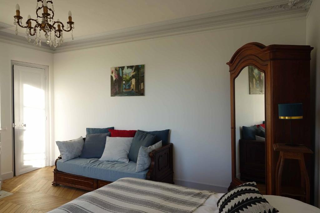 Manoir Le Parc near Paris & Disneyland - Chambre Roi Avec Vue Sur Le Jardin