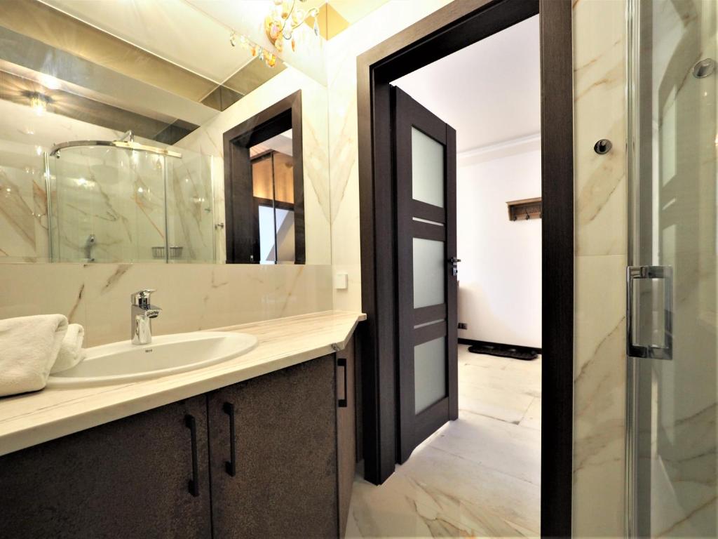 Kúpeľňa v ubytovaní VIP Apartamenty Modrzejewska Residence