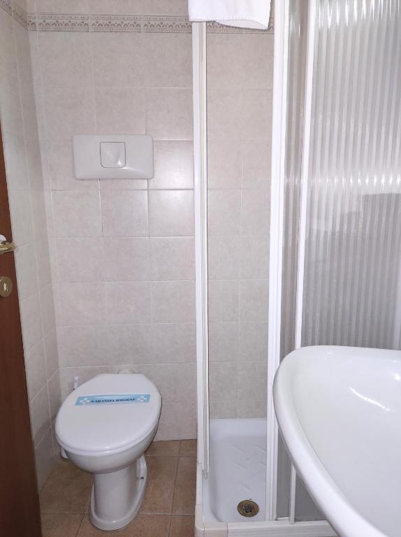 A bathroom at Hotel Nuovo Rondò