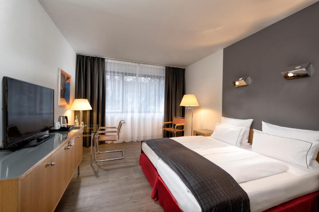 TV a/nebo společenská místnost v ubytování Holiday Inn Berlin City-West by IHG