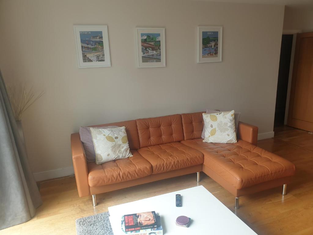 Amazing 2 Bed 2 Bath Apartment City Centre Free Secure Parking in Cardiff 
