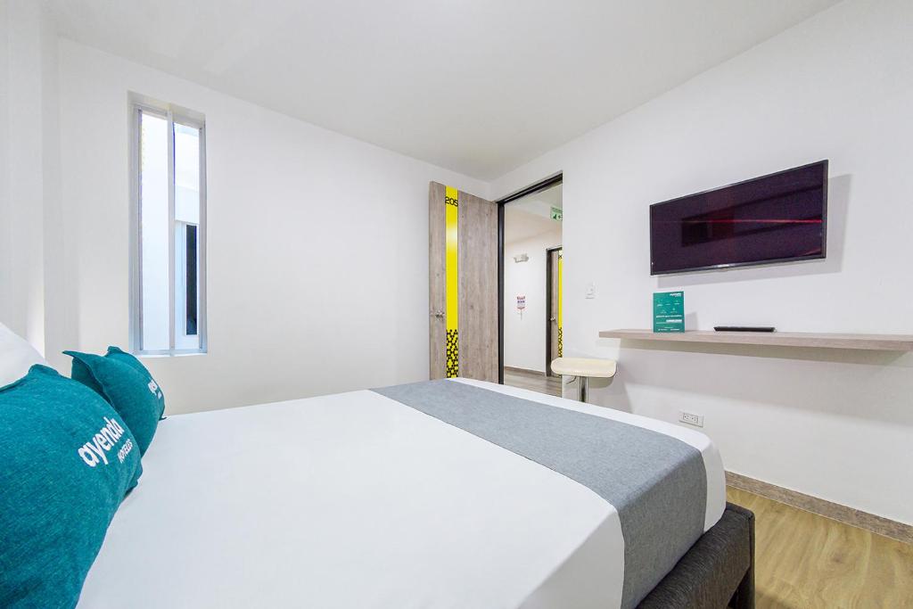 TV a/nebo společenská místnost v ubytování Ayenda Bee Hotel