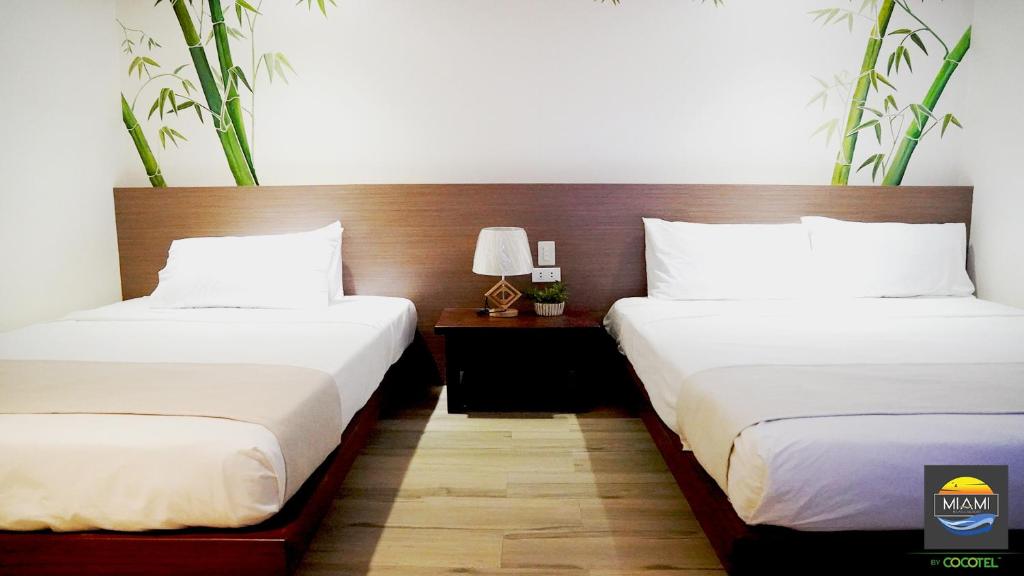 Miami Heat Beach Resort - Executive Queen Room With Two Queen Beds