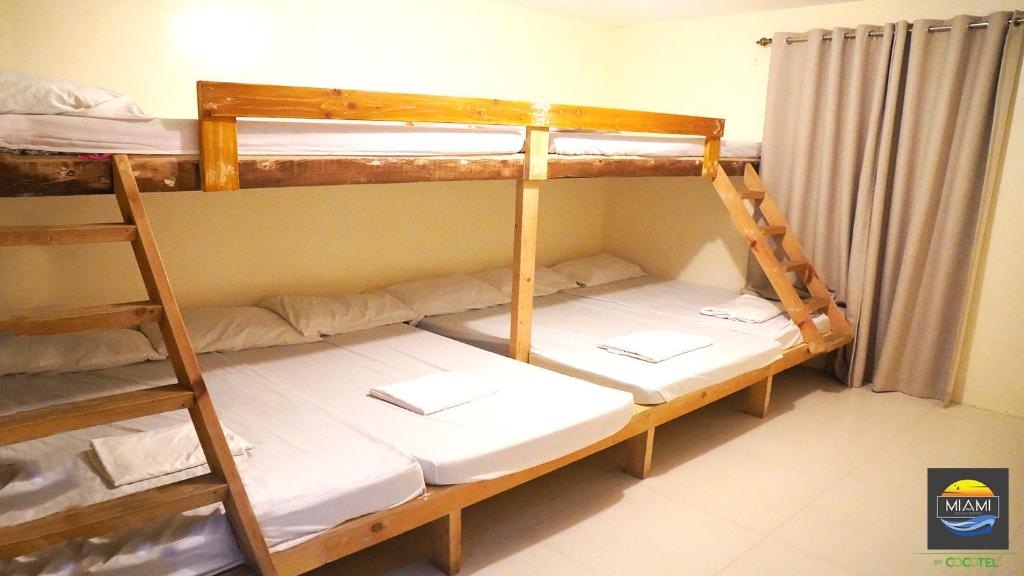 Miami Heat Beach Resort - Mixed Dormitory Room