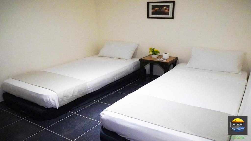 Miami Heat Beach Resort - Twin Room