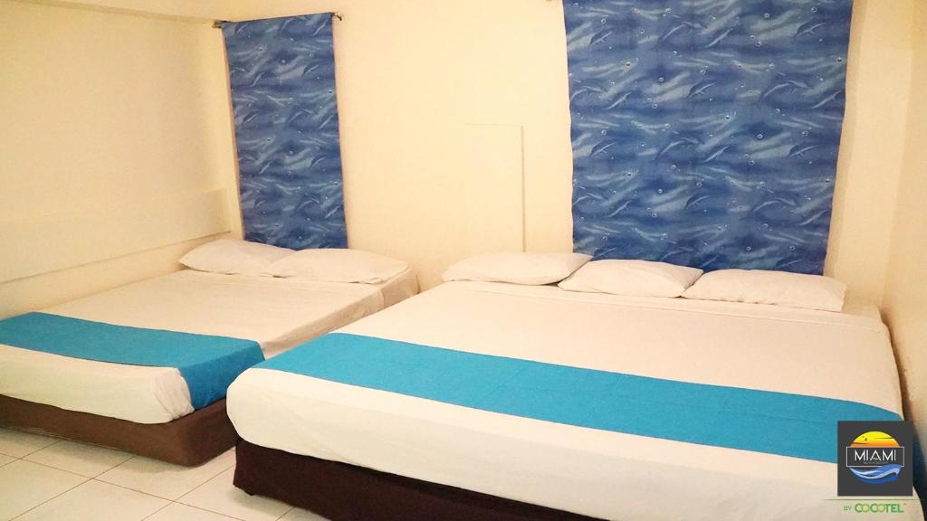 Miami Heat Beach Resort - Family Room
