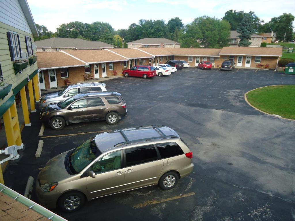 a group of cars parked in a parking lot at Tower Motel in Green Bay