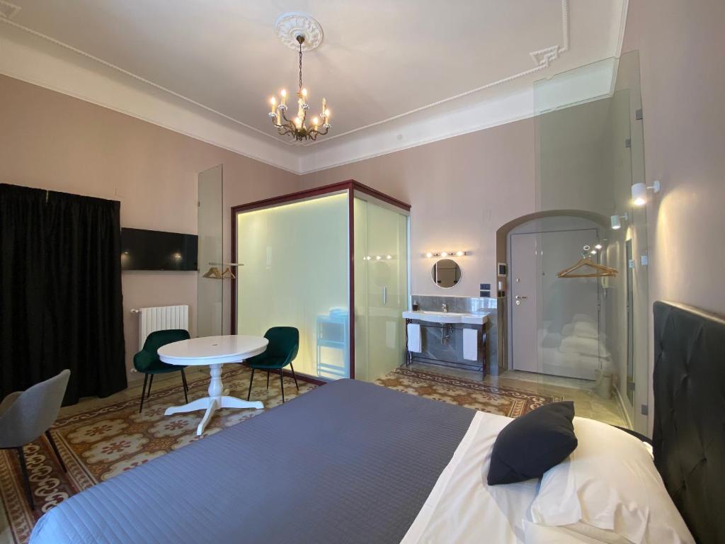 Postel nebo postele na pokoji v ubytování Residenze Romano Ristorante & Spa - albergo diffuso - RED