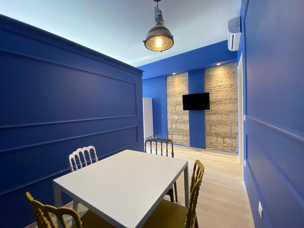 TV a/nebo společenská místnost v ubytování Residenze Romano Ristorante & Spa - albergo diffuso - RED