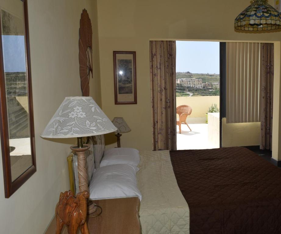 Katil atau katil-katil dalam bilik di Gmiel in-Natura B&B