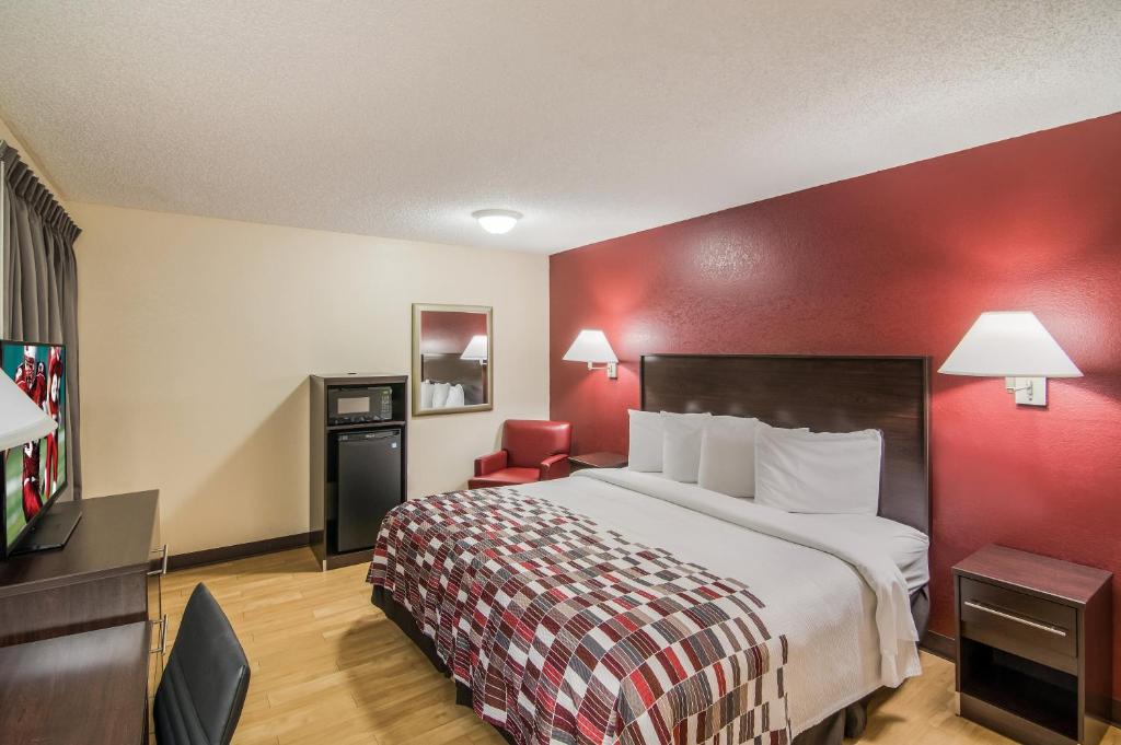 Red Roof Inn & Suites Pensacola East - Milton photo