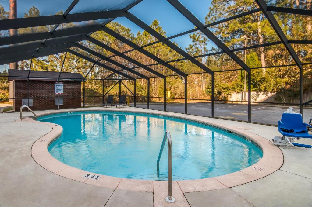Red Roof Inn & Suites Pensacola East - Milton photo