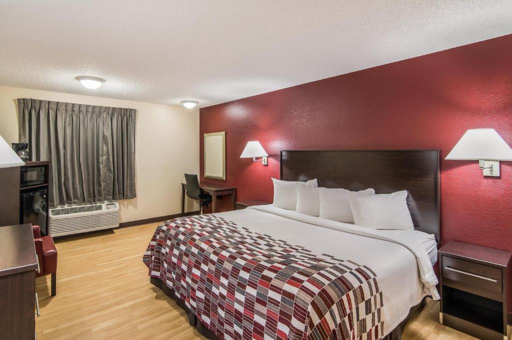 Red Roof Inn & Suites Pensacola East - Milton photo