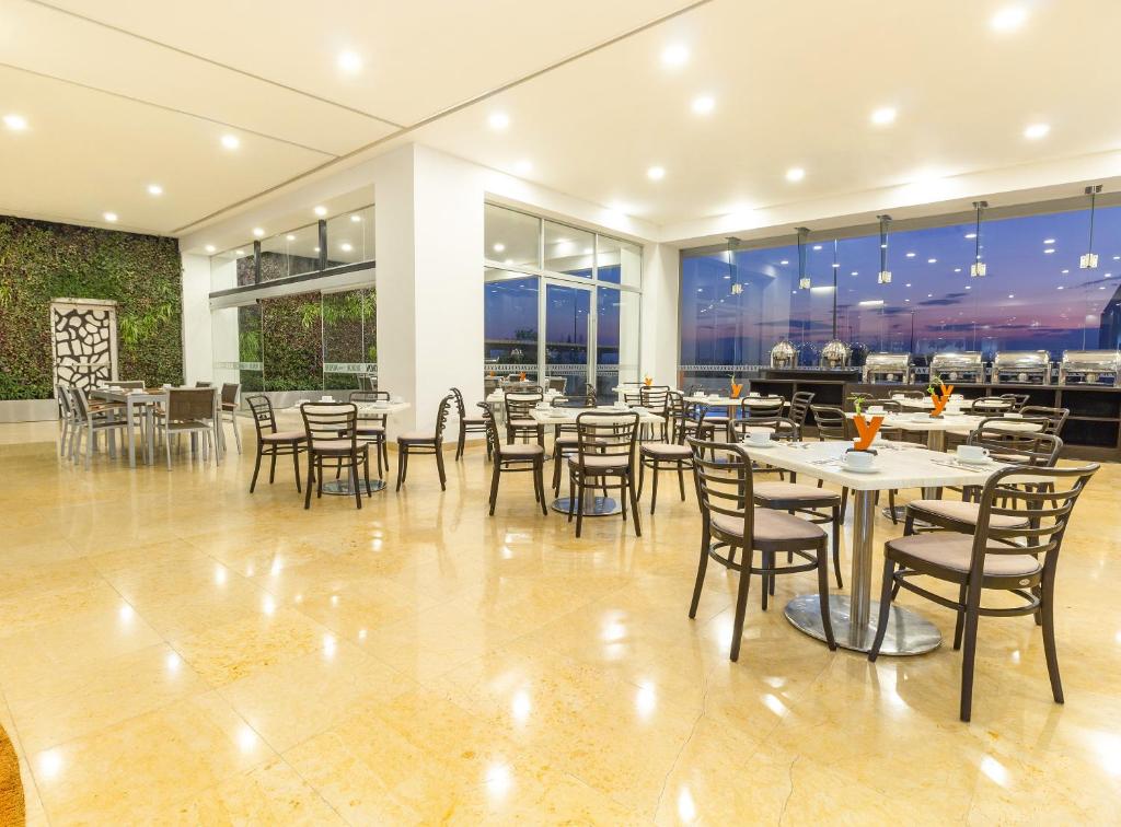 Restaurace v ubytování Hotel Yes Inn Nuevo Veracruz