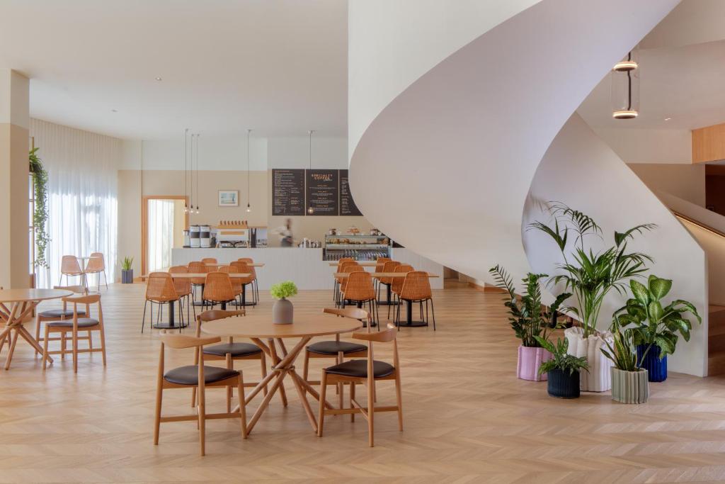 Staybridge Suites Dubai Internet City by IHG - Resim 24