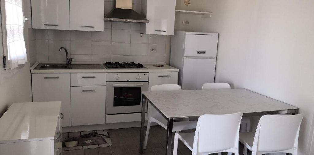 Kuchyň nebo kuchyňský kout v ubytování CAMPING TRE ARCHI