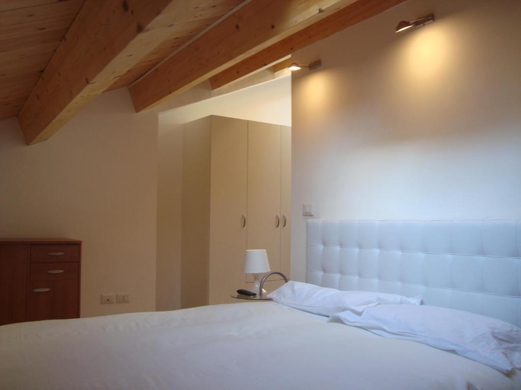 Postel nebo postele na pokoji v ubytování Residenze Romano Ristorante & SPA albergo diffuso - WHITE