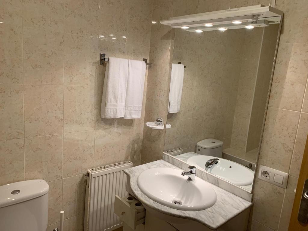 Koupelna v ubytování RAQUEL'S - Habitacions i Apartaments turístics -